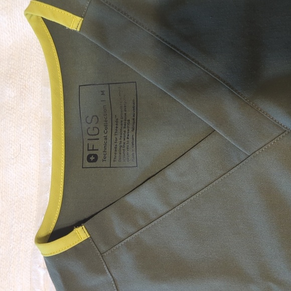 Figs medium scrub top - Picture 2 of 2